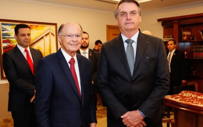 Presidente Jair Bolsonaro ao lado de Edir Macedo