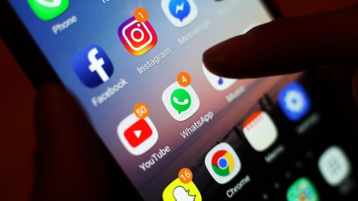 Eles eram os responsáveis por administrar o grupo de mensagens por celular, que avisava, em tempo real, ao grupo criminoso sobre a movimentação da polícia na região