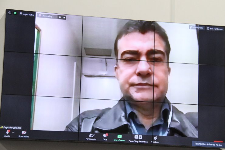 Deputado participa da sessão à distância, por meio de plataforma da internet.