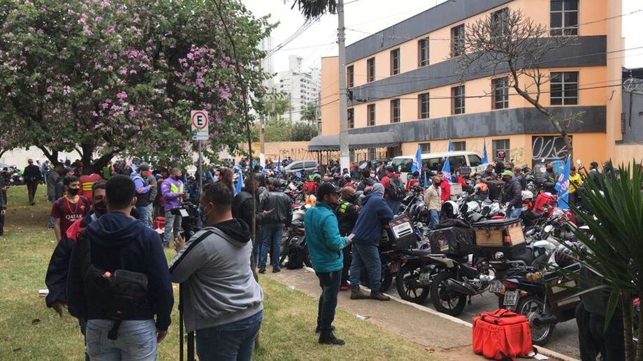 Por volta das 10h30, cerca de 200 motoboys se reuniam em frente ao Sindimoto, na região do bairro do Brooklin, na zona sul da capital paulista.