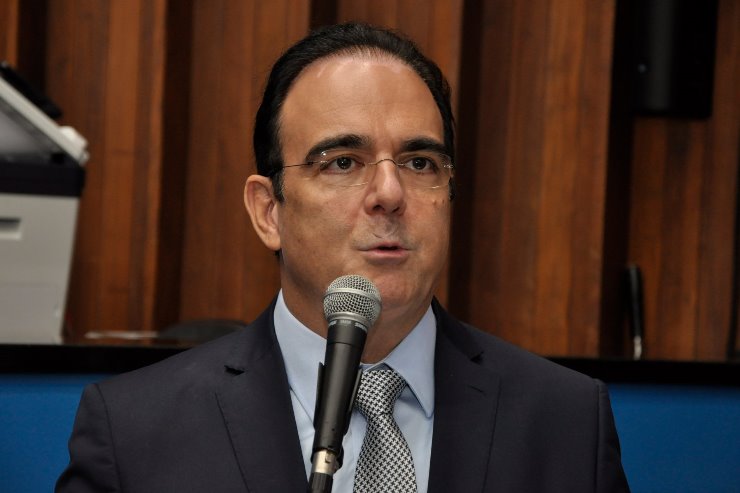 “Desde o início da pandemia tenho reafirmado a necessidade do isolamento social (quarentena) como medida para conter a propagação do vírus e permitir que o sistema de saúde se prepare para atender aos doentes”, afirma Felipe.