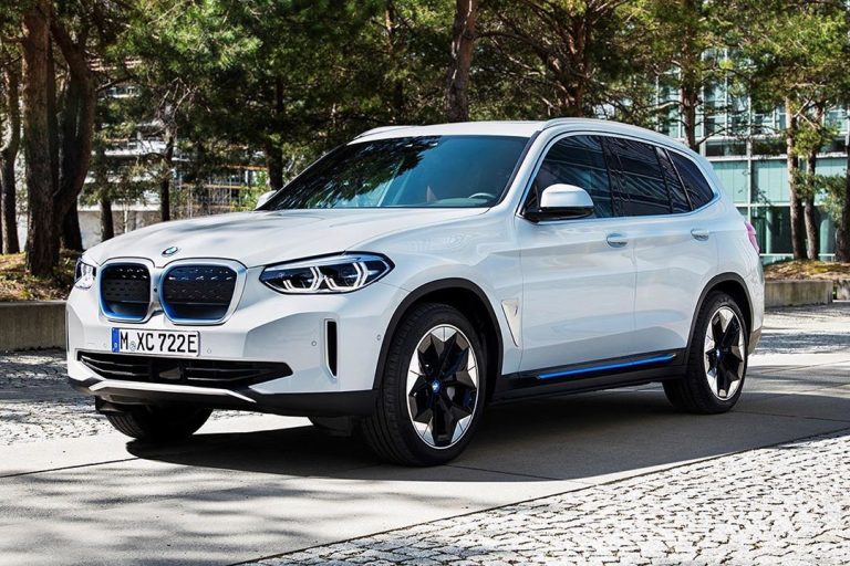 Primeiro carro totalmente elétrico da família X inaugura a quinta geração da tecnologia eDrive e pode rodar até 520 km.