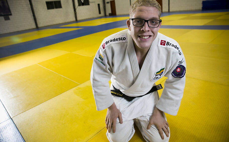 O judoca Rafael Buzacarini