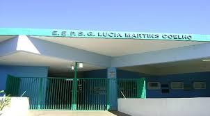 Facha da Escola Lúcia Martins Coelho que está sendo utilizada como ponto de exames em Campo Grande