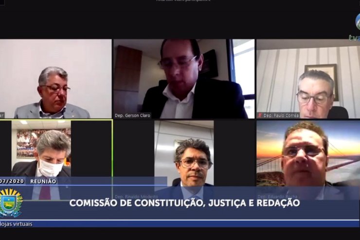 A sessão foi totalmente remota