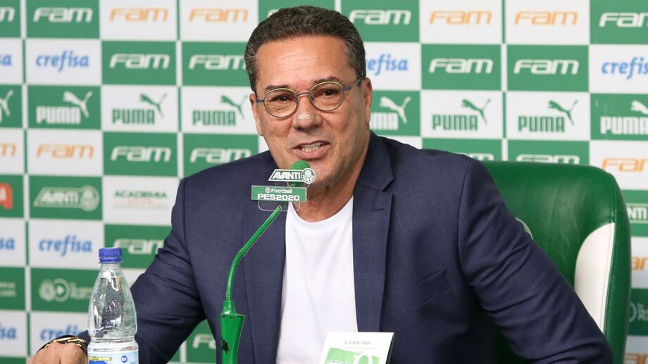 O técnico Vanderlei Luxemburgo