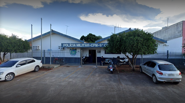 As duas irmãs fugiram e foram em busca de ajuda no pelotão da Polícia Militar das Moreninhas.