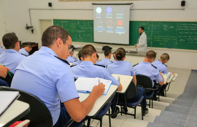 De acordo com a portaria, do total de vagas, 119 serão destinadas a candidatos não optantes ao Quadro de Oficiais Engenheiros, aprovados em exames de admissão; e 31 a candidatos optantes.