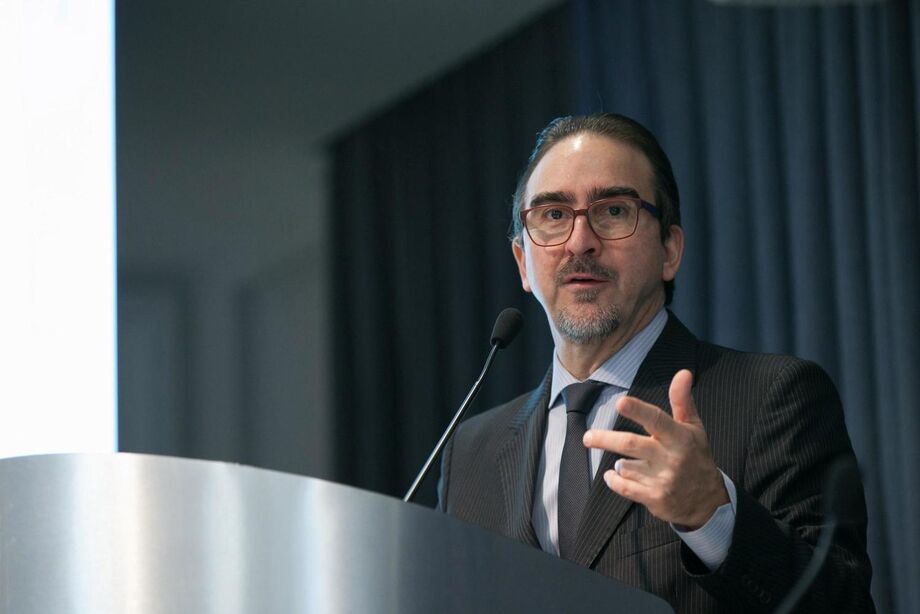 De acordo com o economista, o ideal seria conseguir baixar as alíquotas de tributação nas empresas e passar a tributar na distribuição, integrando esse processo ao Imposto de Renda.