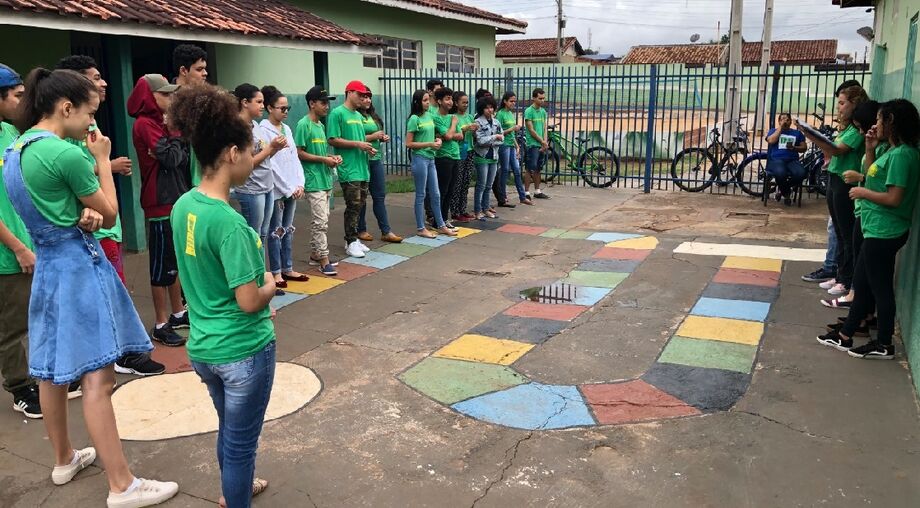 Dinâmica de grupo em aula sobre resiliência emocional