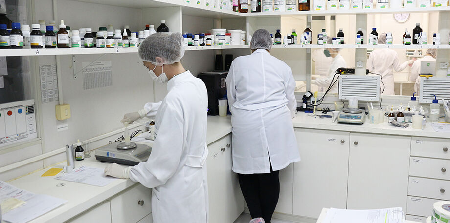 A grande quantidade de reclamações levou a Superintendência do Procon/MS a notificar farmácias de manipulação da Capital para que justifiquem os preços abusivos de alguns medicamentos