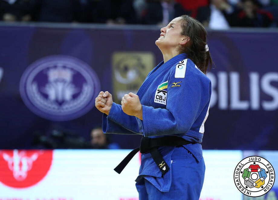 A intensidade do restabelecimento de nossas rotinas será gradual, mas voltar a se sentir atleta, voltar a se sentir vivo, me deixa muito feliz, revelou Portela.