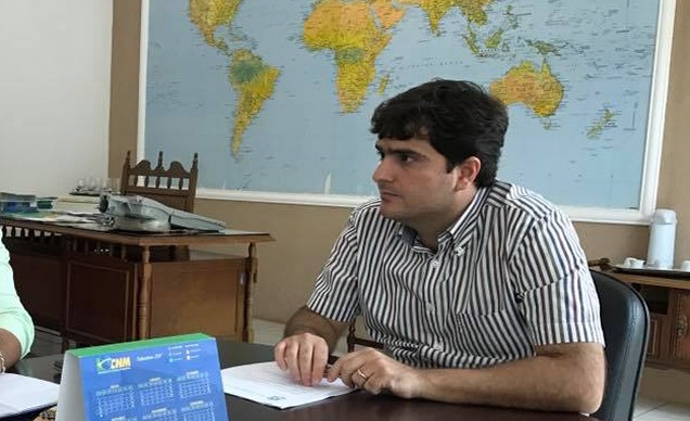 Espero que todos recebam alegres e satisfeitos esse dinheiro, declarou o Prefeito Valdir Júnior