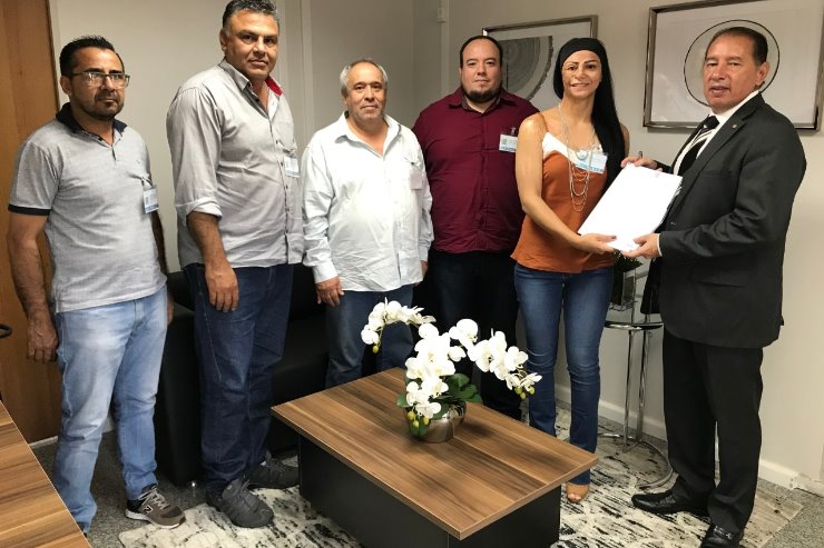 Equipe de Ponta Porã entrega pedido de emenda a Gerson Claro