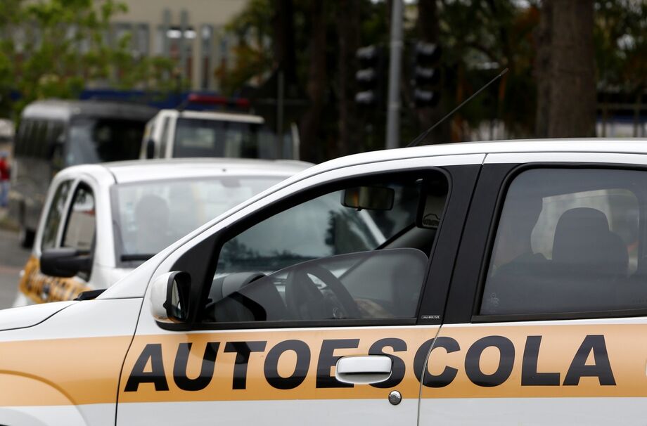 Conforme publicação feita no Diário Oficial do Estado de 30 de junho deste ano, as empresas credenciadas foram a ICE, Infosae, CFC System, Procondutor, Criar e Drivin