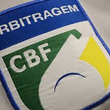 Os principais árbitros brasileiros chegam a receber cerca de R$ 4 mil por uma partida na Série A, porém esse grupo é uma exceção.