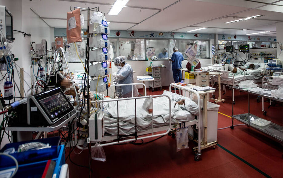 Até agora, quase 10 mil novos leitos de UTI foram acrescentados à rede, que antes tinha 17,9 mil vagas