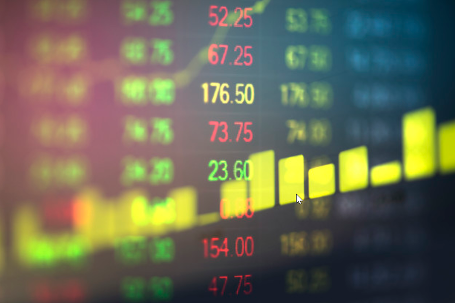 As bolsas europeias e as americanas sobem esta manhã, bem como o petróleo, que avança na faixa de 3,00% no mercado internacional, dando força às ações da Petrobras na B3 (alta em torno de 3%).
