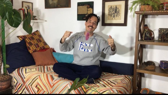 Educador Rafael Antonio ensina como fazer brinquedos em casa