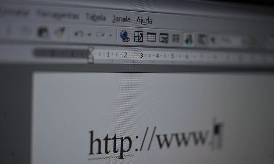 Ainda há 7.218 sem acesso à internet e 3.581 sem computador