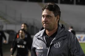 O técnico da Ponte Preta, João Brigatti