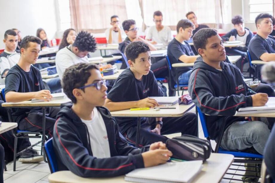 Alunos do ensino médio em escola de São Paulo