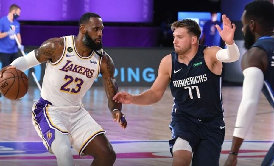 LeBron James busca o ataque marcado por Luka Donkic
