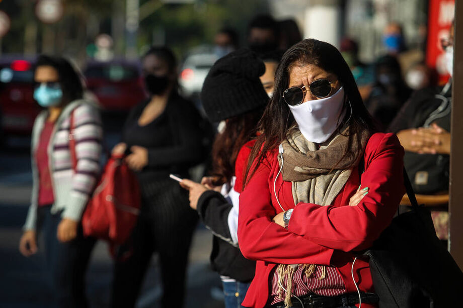 E em meio à retomada gradual das atividades em algumas regiões, é possível que tenhamos novos picos da covid-19 se as pessoas deixarem de lado as medidas de prevenção.