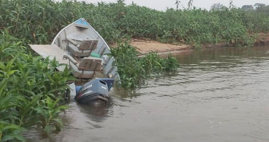 Não se sabe se eles caíram do barco ou se houve sequestro