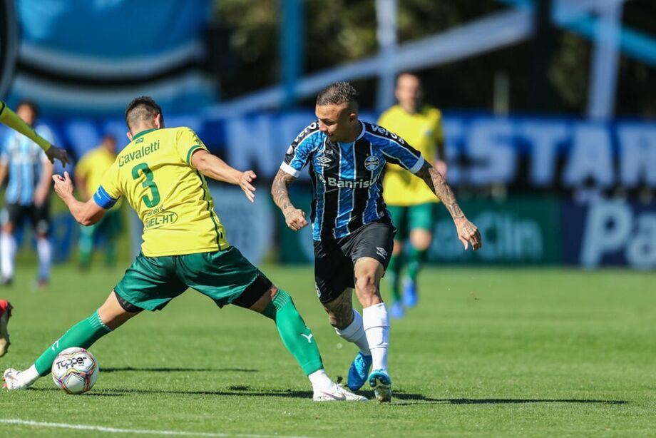 Jogadores do Grêmio e Ypiranga