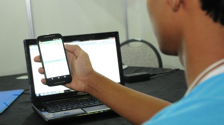 Aluno acessando o site