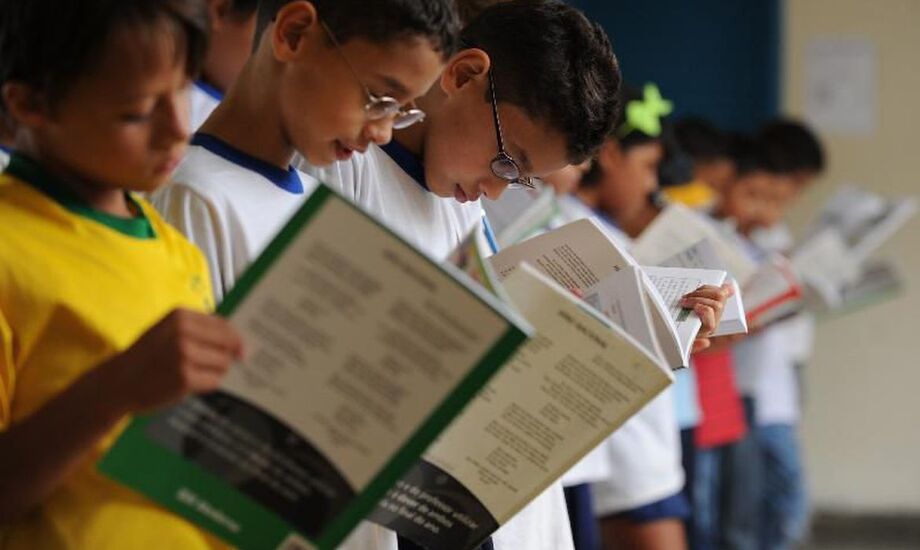 A premiação para escolas abrange educação infantil, ensino fundamental e ensino médio, públicas e privadas