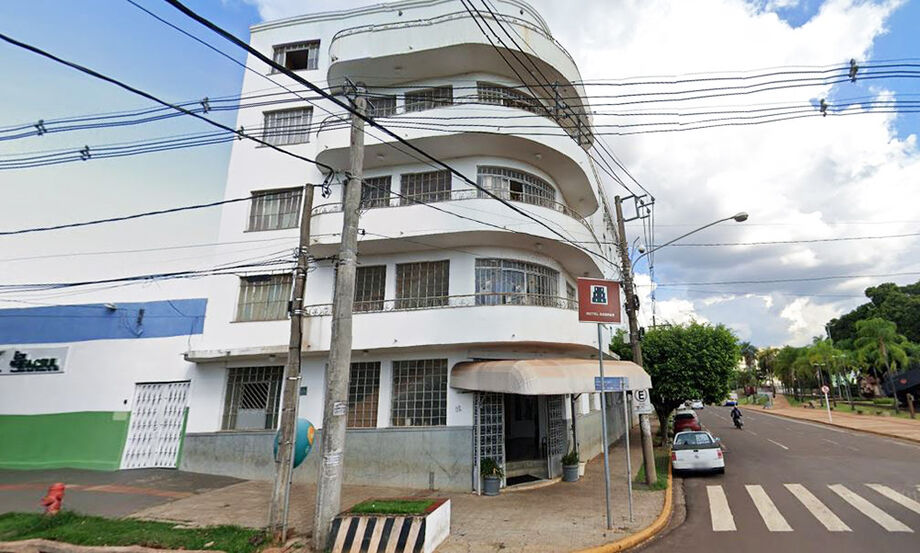 O hotel foi inaugurado no dia 26 de agosto de 1954