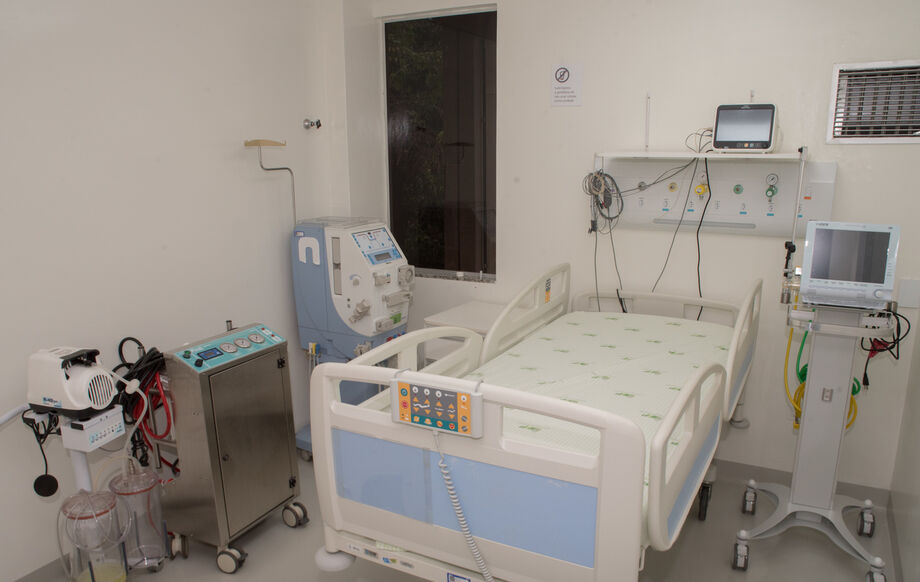 O número de leitos de terapia intensiva (UTI) foi ampliado em aproximadamente 132% no município de Campo Grande nos últimos quatro meses, passando de 116 para 270 leitos disponíveis