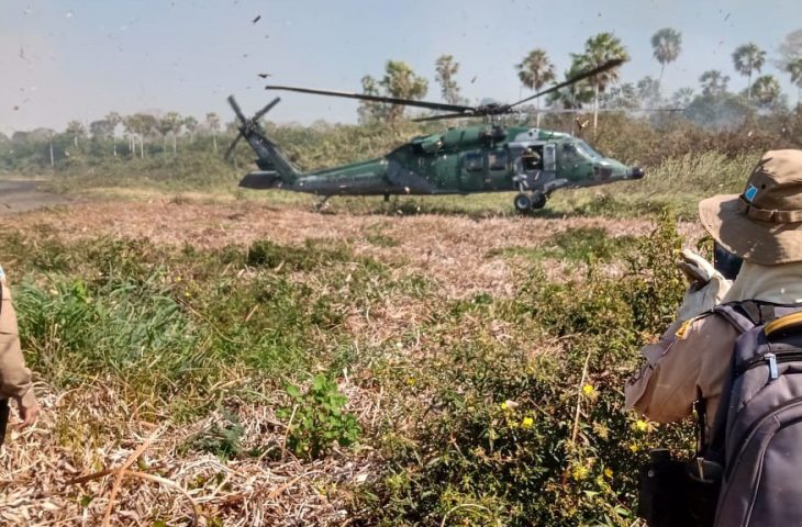 Com lançamentos de água simultaneamente ao avanço das frentes de combate por terra, a Operação Pantanal II – ação desencadeada pelo Governo do Estado com o apoio das Forças Armadas e Ibama – vem alcançando êxito