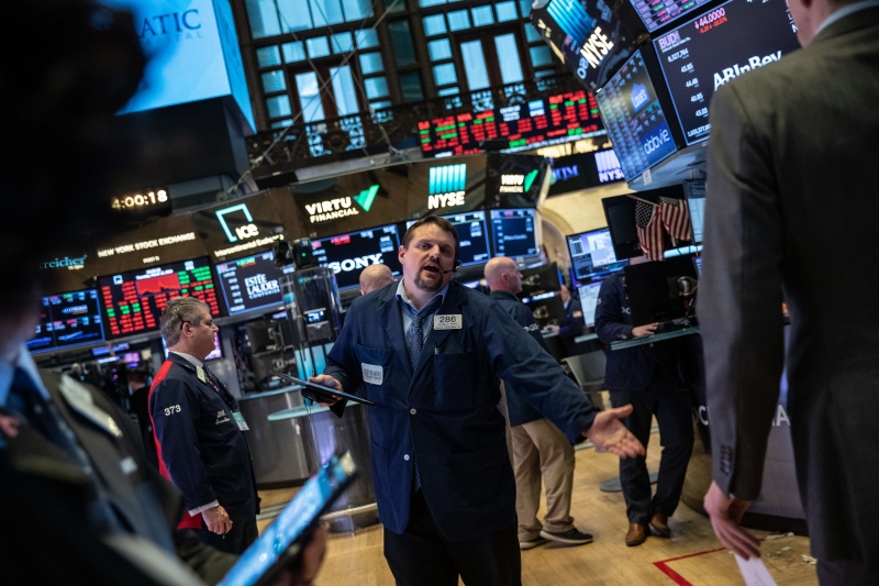 O Dow Jones fechou o dia em alta de 0,43%, a 26.584,77 pontos