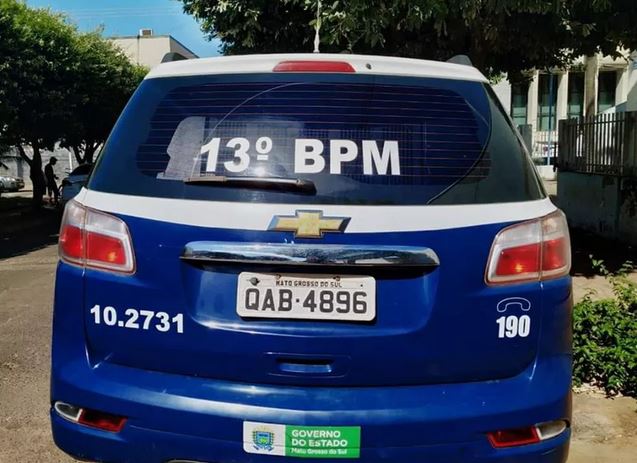 Quando a Polícia Militar (PM) chegou no local, dois homens, estavam caídos no chão todo ensaguentados