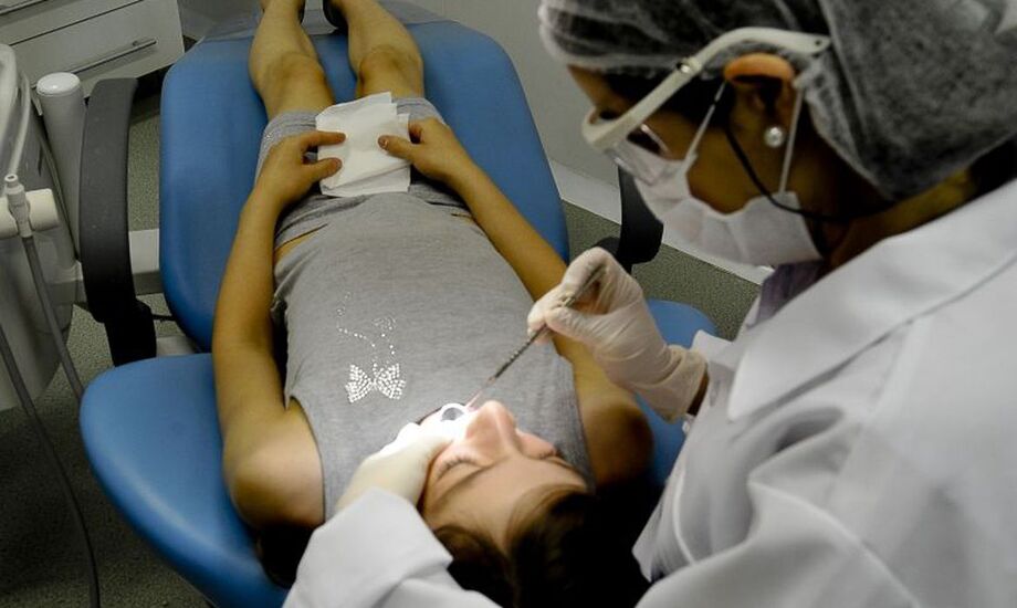 Muitos esquecem de frequentar o dentista