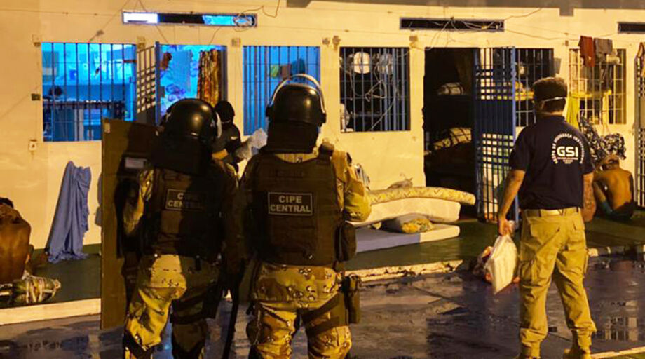 Simultaneamente, a Polícia Federal (PF), através da sua Delegacia de Repressão a Entorpecentes também deflagrou operação contra o Primeiro Comando da Capital (PCC)