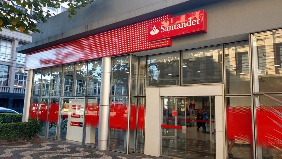 O banco continua com seu plano de redução de custos