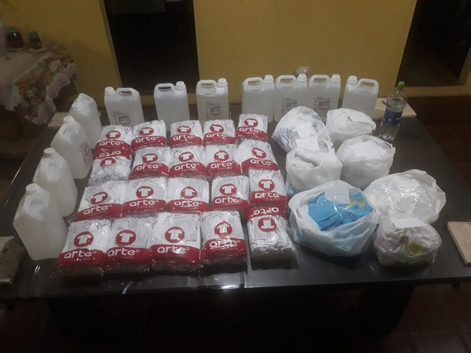 Em mais uma ação de apoio ao enfrentamento da pandemia do novo coronavírus (Covid-19) em Mato Grosso do Sul, o Sistema Fiems, por meio do Sesi e Senai, doou 1,5 mil máscaras de tecido e 50 litros de álcool 70ºGL para a Associação Indígena Kopenati Urbana