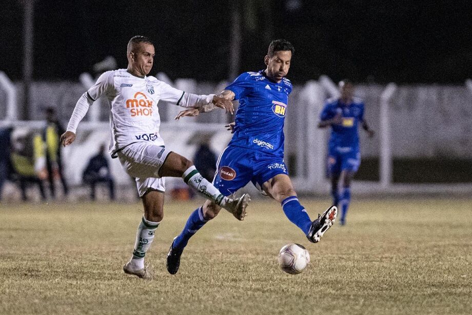 Precisando de gols, o Cruzeiro até tentou ser mais agressivo, mas não mostrou intensidade