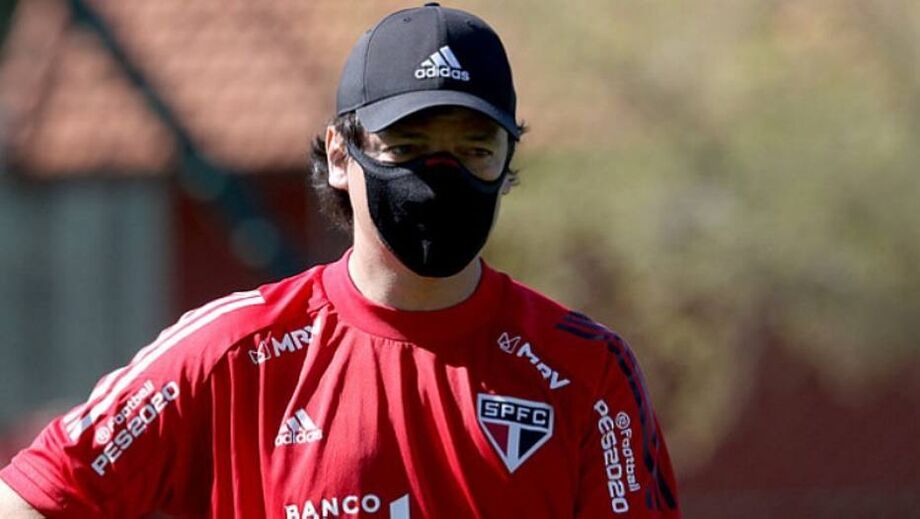 Fernando Diniz comanda treino do Sâo Paulo no CT de Cotia