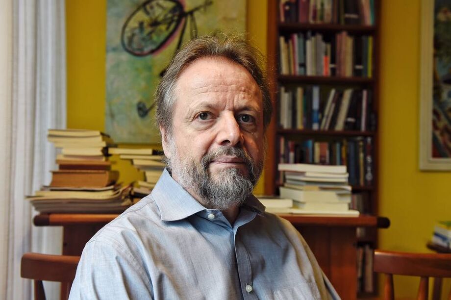 O escritor Cristovão Tezza, autor de 'A Tensão Superficial do Tempo'