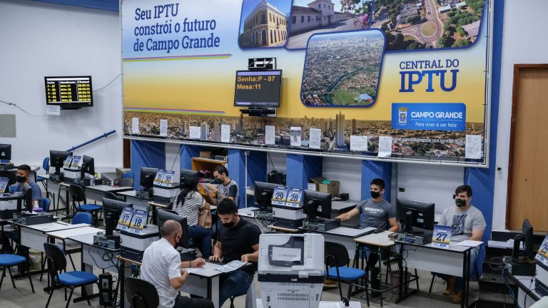 O Refis não abrange o IPTU 2020, infrações de trânsito, indenização devida ao município e débito de natureza contratual