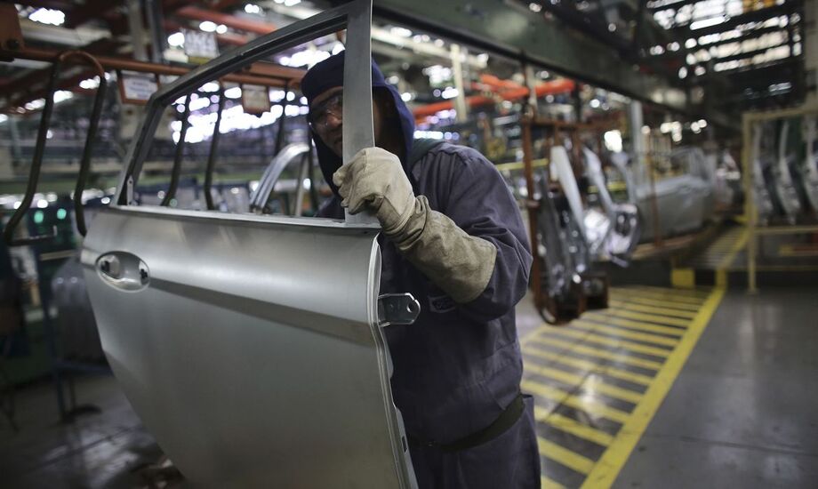 Entre as quatro grandes atividades econômicas, foram registradas taxas de inflação nos bens de consumo semi e não duráveis