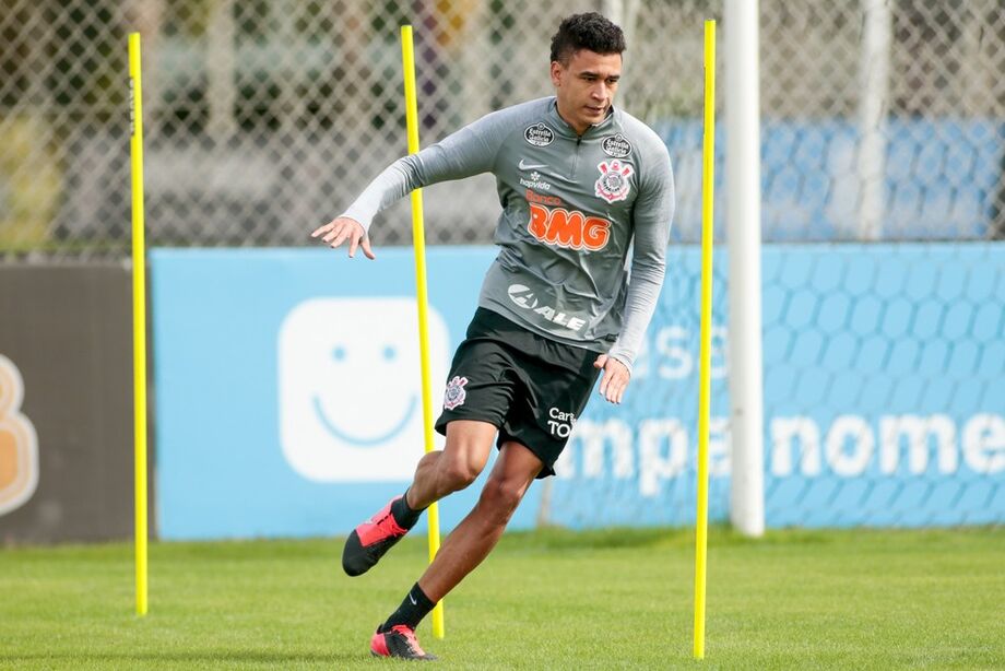 O meio-campista Victor Cantillo
