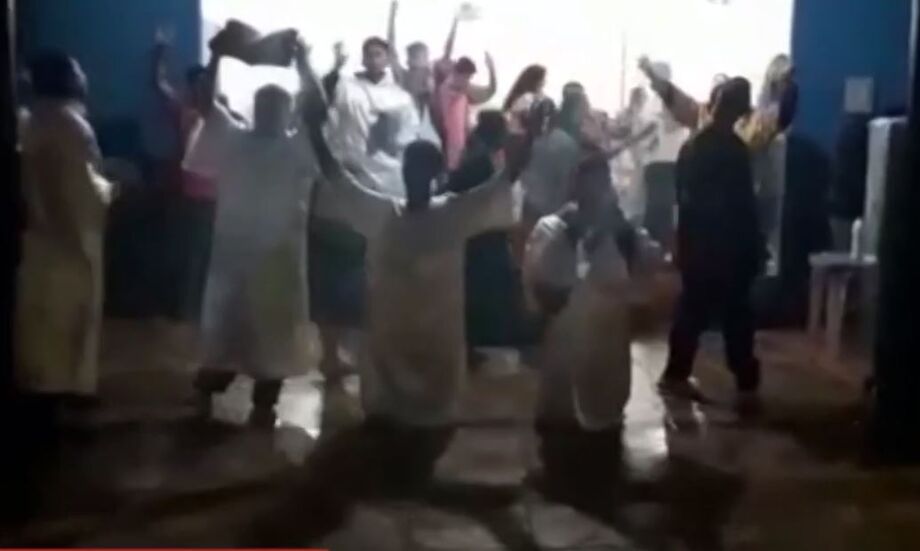 O Covid não existe, quem manda aqui é Deus, e não promotor, prefeito ou governador, disse o pastor à equipe de fiscalização