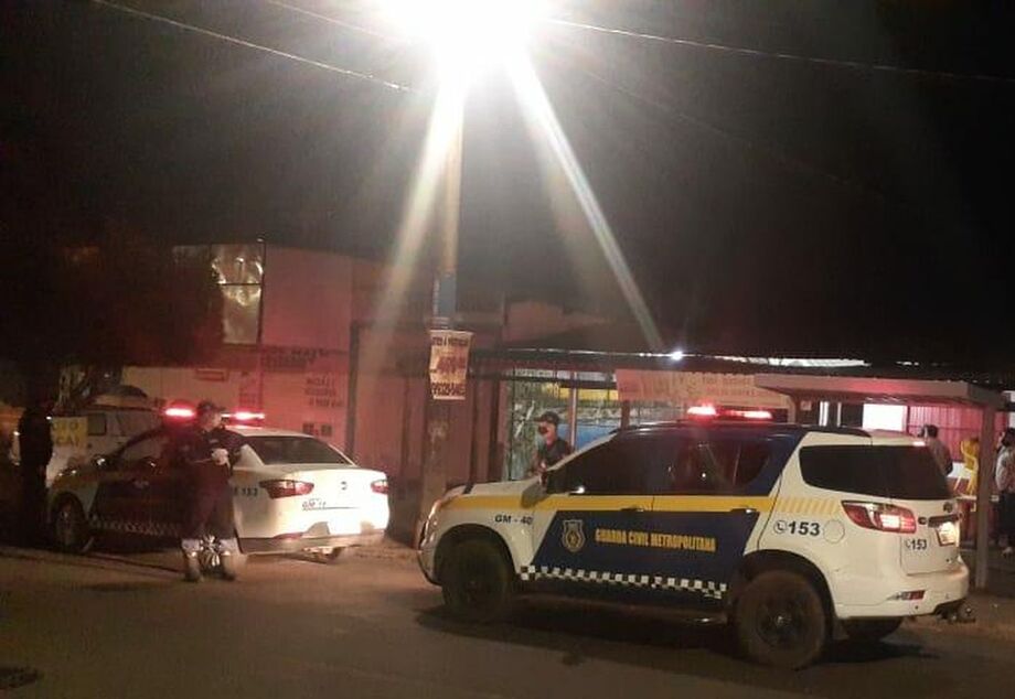 O toque de recolher inicia das 21h às 5h.