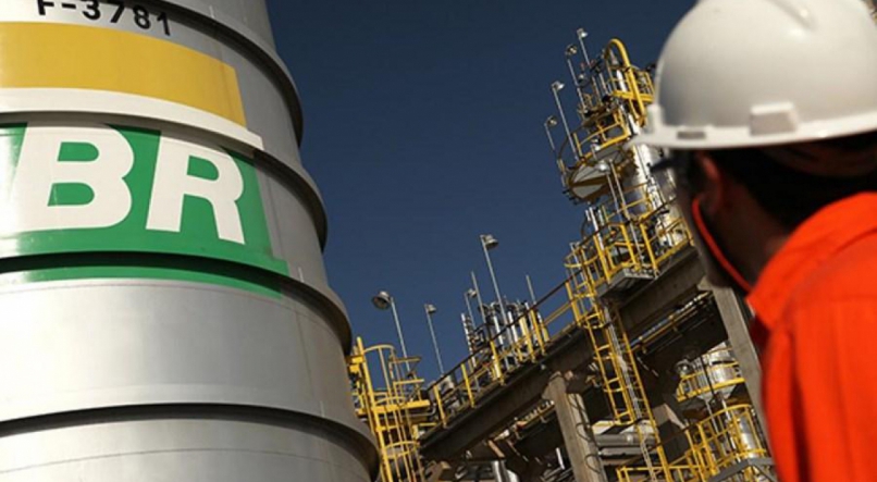 Sem nenhum tipo de licenciamento ambiental, a Petrobrás ergueu um almoxarifado submarino no litoral brasileiro
